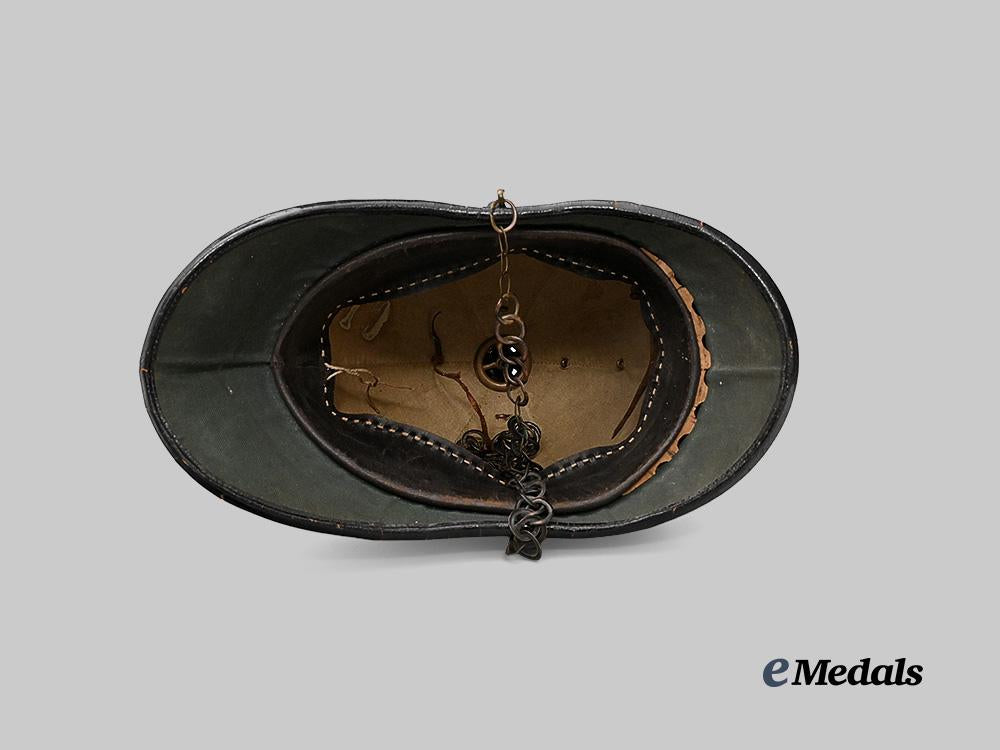 united_kingdom._a_royal_irish_constabulary_cloth_helmet,_c.1901_e_medals__g_b8308_8