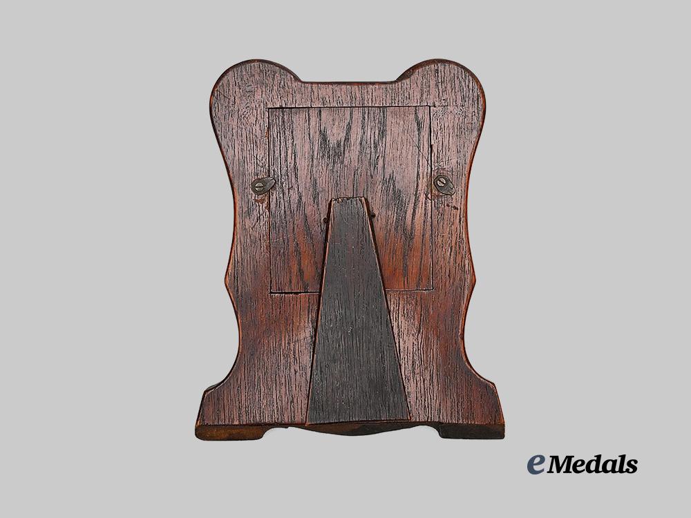 united_kingdom._an_h_m_s_ajax_wooden_frame_for_the_battle_of_jutland,1916_e_medals__g_b8313_3