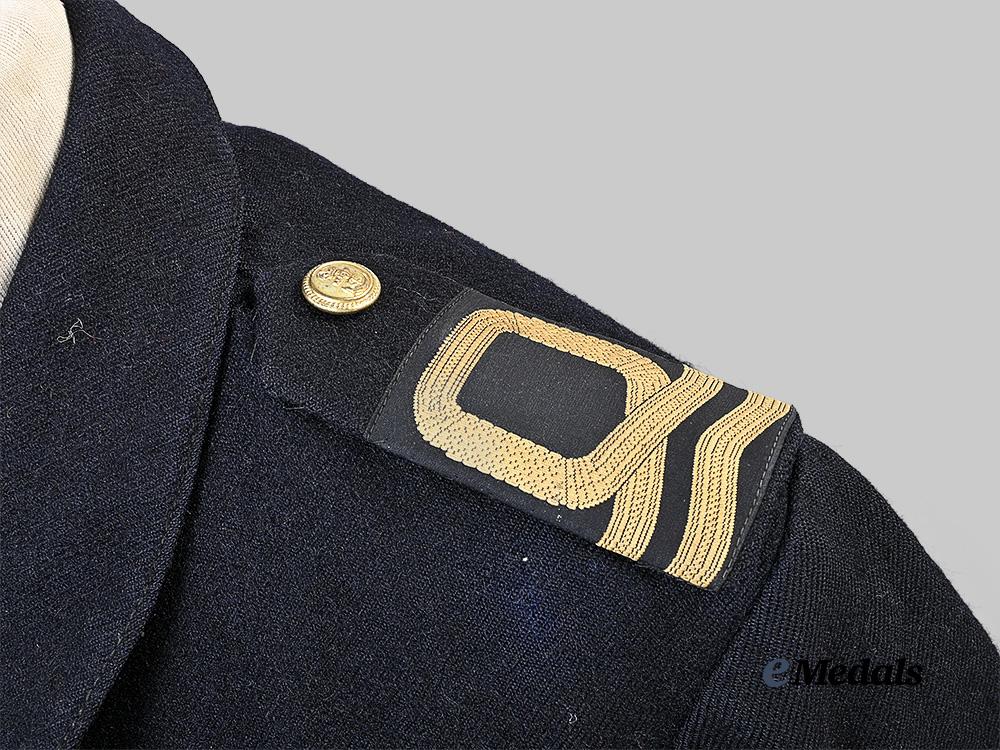 united_kingdom._a_royal_navy_sub-_lieutenant's_uniform1944_e_medals__g_b8326_9