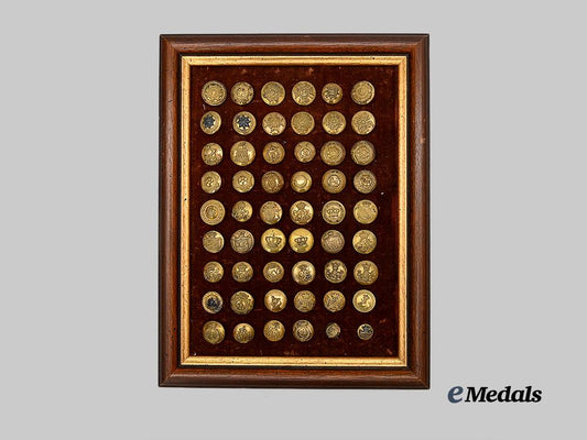 united_kingdom._a_lot_of_framed_regimental_buttons_e_medals__g_b8327_2