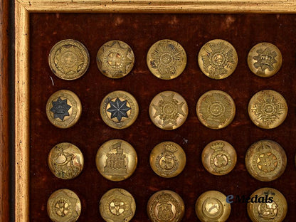 united_kingdom._a_lot_of_framed_regimental_buttons_e_medals__g_b8327_3