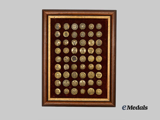 united_kingdom._a_lot_of_framed_regimental_buttons_e_medals__g_b8328_2