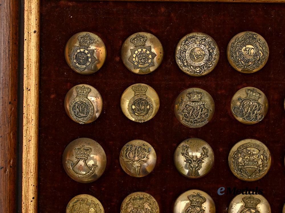 united_kingdom._a_lot_of_framed_regimental_buttons_e_medals__g_b8328_3