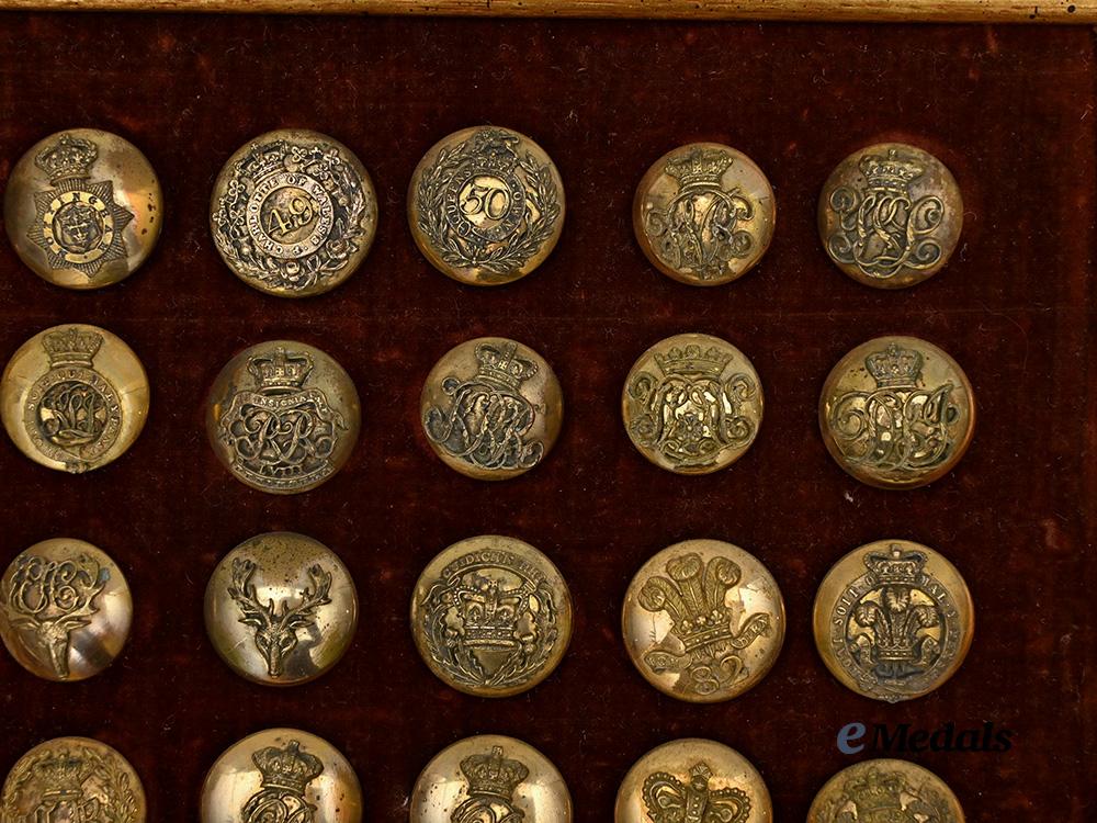 united_kingdom._a_lot_of_framed_regimental_buttons_e_medals__g_b8328_4