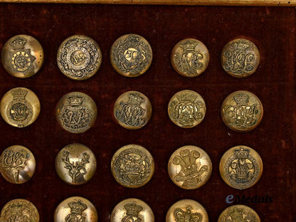 united_kingdom._a_lot_of_framed_regimental_buttons_e_medals__g_b8328_4