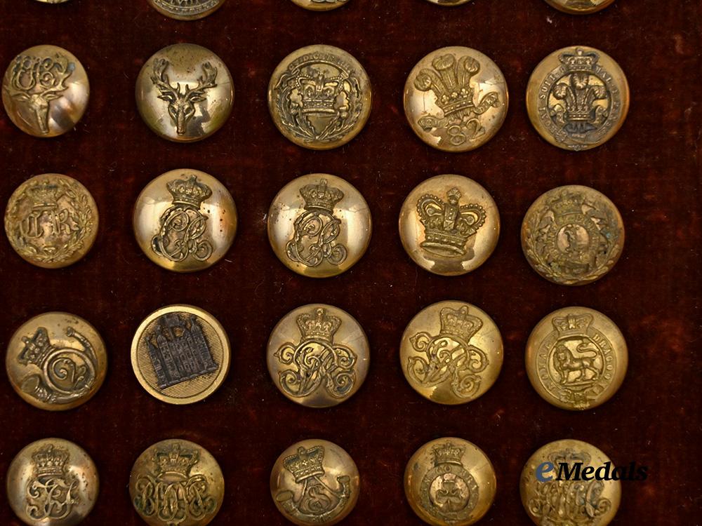 united_kingdom._a_lot_of_framed_regimental_buttons_e_medals__g_b8328_5