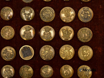 united_kingdom._a_lot_of_framed_regimental_buttons_e_medals__g_b8328_5