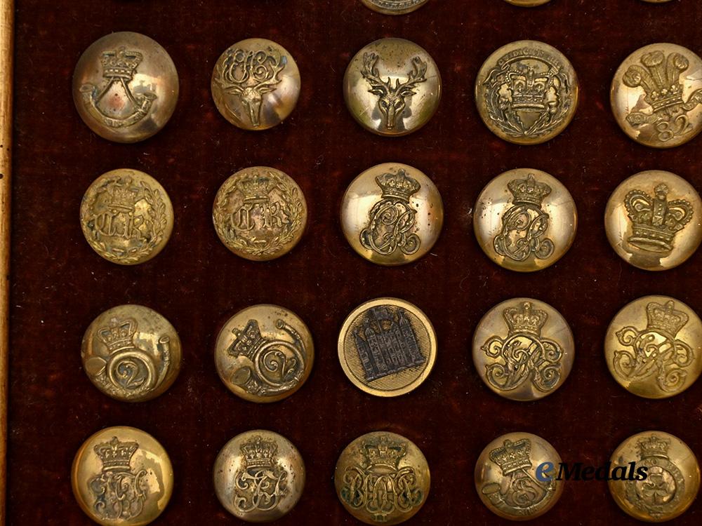 united_kingdom._a_lot_of_framed_regimental_buttons_e_medals__g_b8328_6