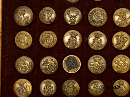 united_kingdom._a_lot_of_framed_regimental_buttons_e_medals__g_b8328_6