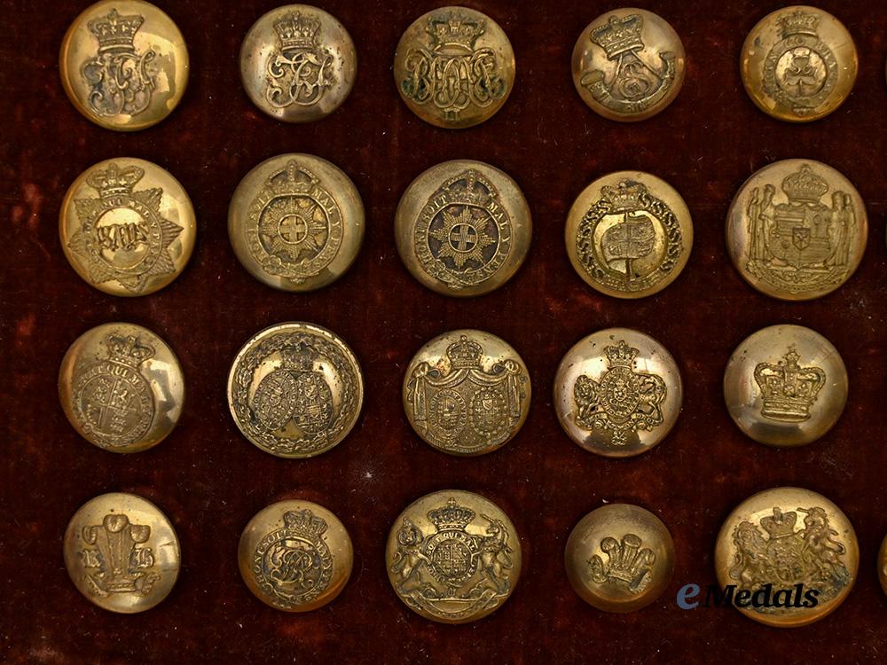 united_kingdom._a_lot_of_framed_regimental_buttons_e_medals__g_b8328_7