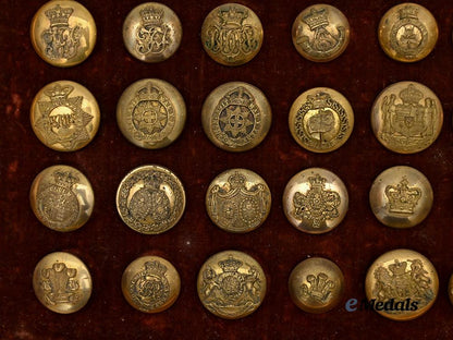 united_kingdom._a_lot_of_framed_regimental_buttons_e_medals__g_b8328_7