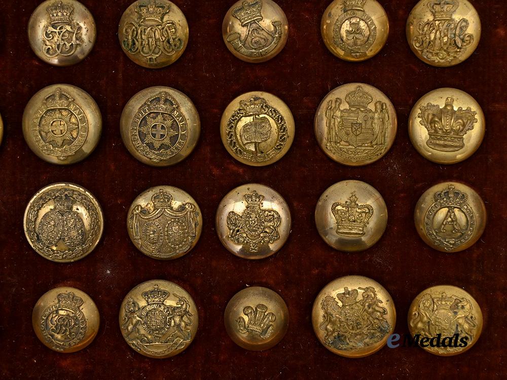 united_kingdom._a_lot_of_framed_regimental_buttons_e_medals__g_b8328_8