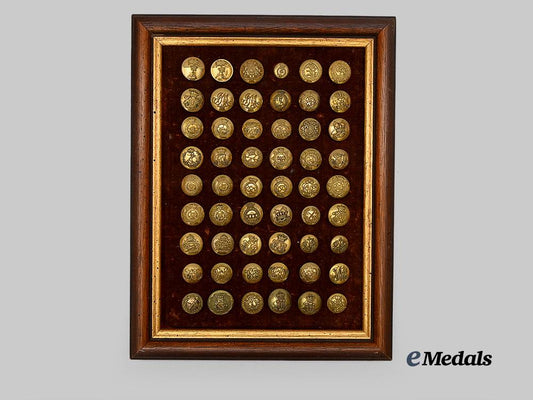 united_kingdom._a_lot_of_framed_regimental_buttons_e_medals__g_b8329_2