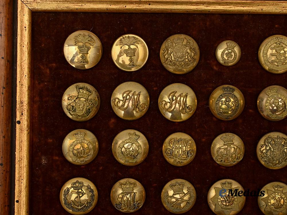 united_kingdom._a_lot_of_framed_regimental_buttons_e_medals__g_b8329_3