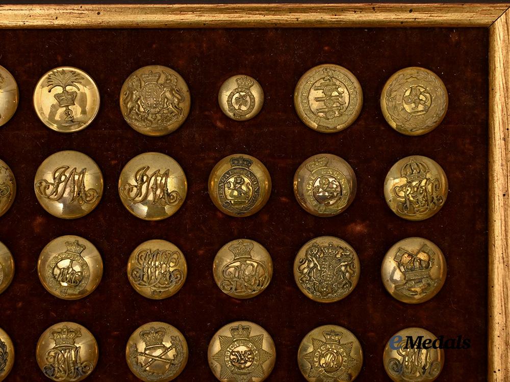 united_kingdom._a_lot_of_framed_regimental_buttons_e_medals__g_b8329_4