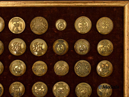 united_kingdom._a_lot_of_framed_regimental_buttons_e_medals__g_b8329_4