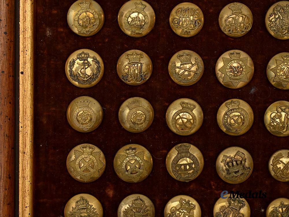 united_kingdom._a_lot_of_framed_regimental_buttons_e_medals__g_b8329_5