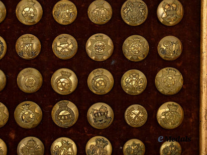 united_kingdom._a_lot_of_framed_regimental_buttons_e_medals__g_b8329_6