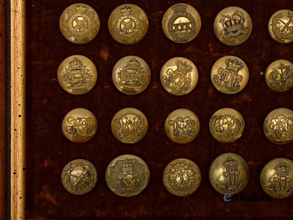united_kingdom._a_lot_of_framed_regimental_buttons_e_medals__g_b8329_7