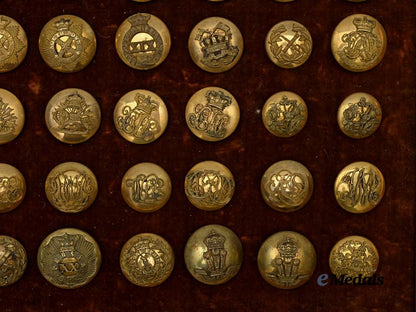 united_kingdom._a_lot_of_framed_regimental_buttons_e_medals__g_b8329_8