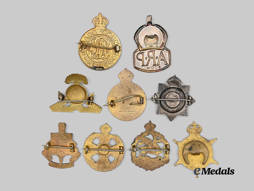 united_kingdom._a_lot_of9_pins_e_medals__g_b8370_3