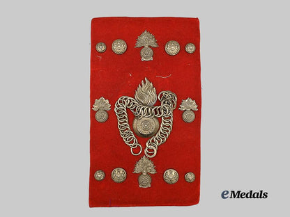 united_kingdom._a_set_of_royal_fusiliers_insignia_e_medals__g_b8380_4