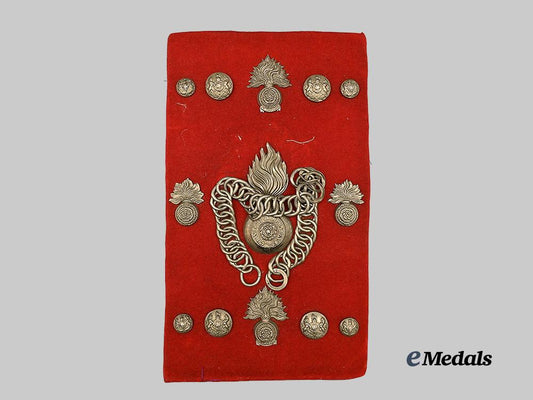 united_kingdom._a_set_of_royal_fusiliers_insignia_e_medals__g_b8380_4