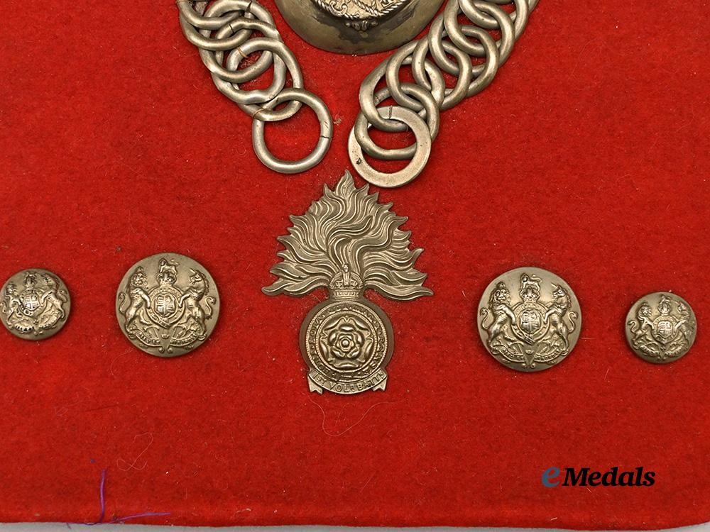 united_kingdom._a_set_of_royal_fusiliers_insignia_e_medals__g_b8380_5