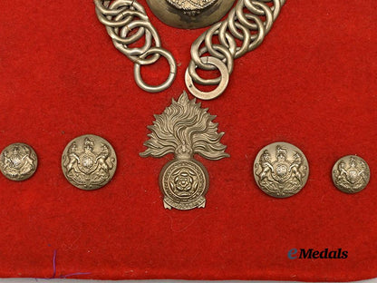 united_kingdom._a_set_of_royal_fusiliers_insignia_e_medals__g_b8380_5