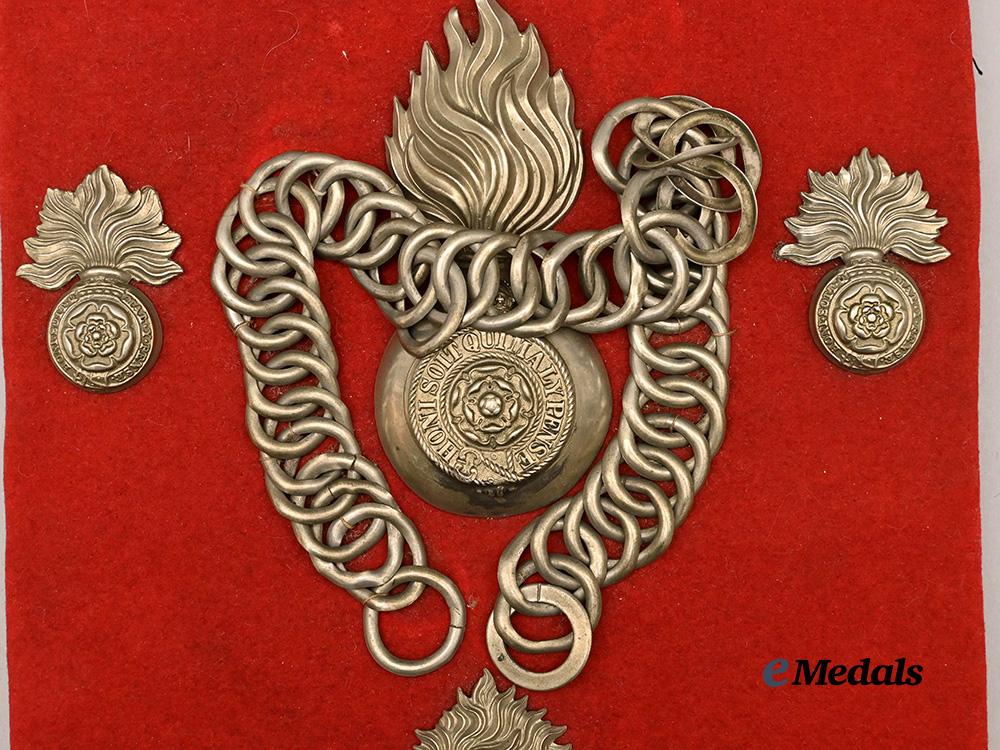 united_kingdom._a_set_of_royal_fusiliers_insignia_e_medals__g_b8380_6