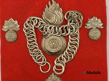 united_kingdom._a_set_of_royal_fusiliers_insignia_e_medals__g_b8380_6