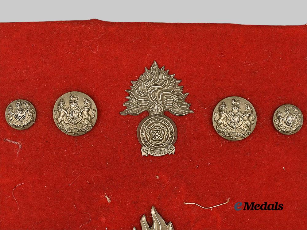united_kingdom._a_set_of_royal_fusiliers_insignia_e_medals__g_b8380_7