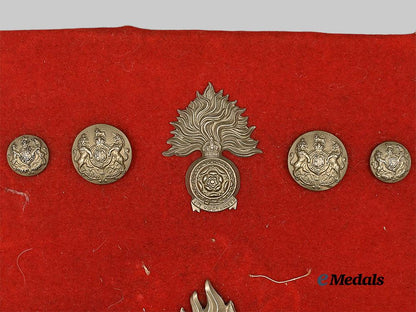 united_kingdom._a_set_of_royal_fusiliers_insignia_e_medals__g_b8380_7