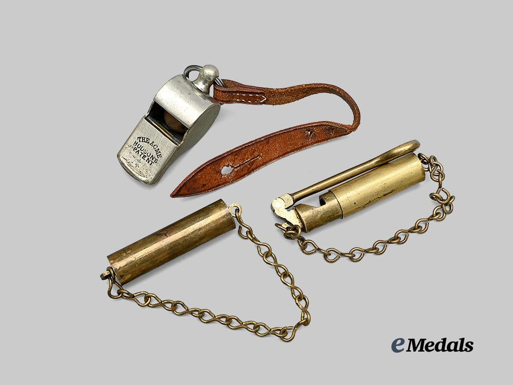 united_kingdom._two_first_war_folding_borescopes_and_a1901_acme_whistle_e_medals__g_b8399_2