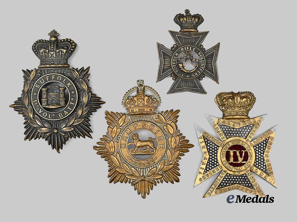 united_kingdom._a_lot_of_four_helmet_plates_e_medals__g_b8441_2