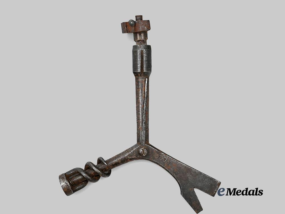 united_kingdom._an_enfield_rifle_musket_private’s_tool_e_medals__g_b8466_2
