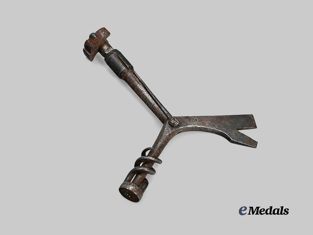 united_kingdom._an_enfield_rifle_musket_private’s_tool_e_medals__g_b8466_3