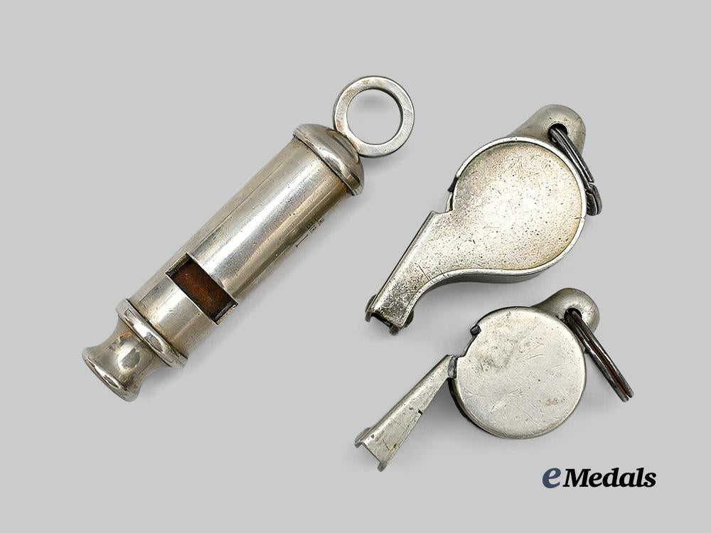 united_kingdom._a_lot_of_three_whistles_e_medals__g_b8477_3