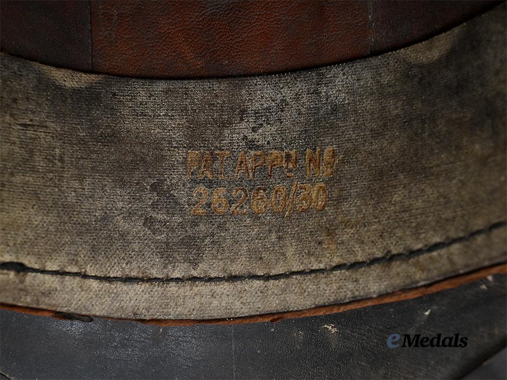 united_kingdom._a_late19th_century_scottish_fireman's_helmet,_by_jas._hendry_ltd_e_medals__g_b8516_9