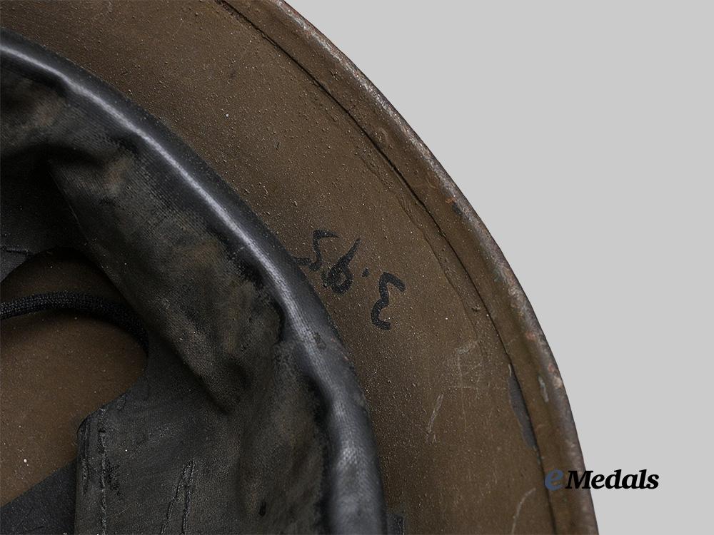 united_kingdom._an_armoured_vehicle_crew_helmet1943_e_medals__g_b8519_8