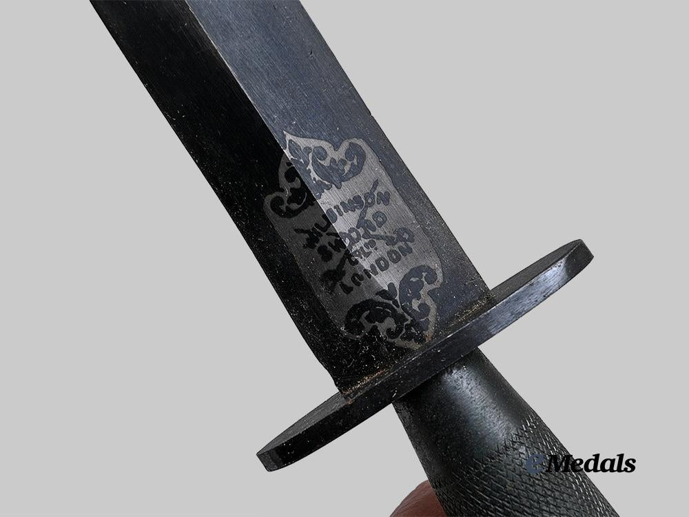 united_kingdom._a_type_i_i_i(2nd_pattern)_fairbairn_sykes_fighting_knife_e_medals__g_b8544_9