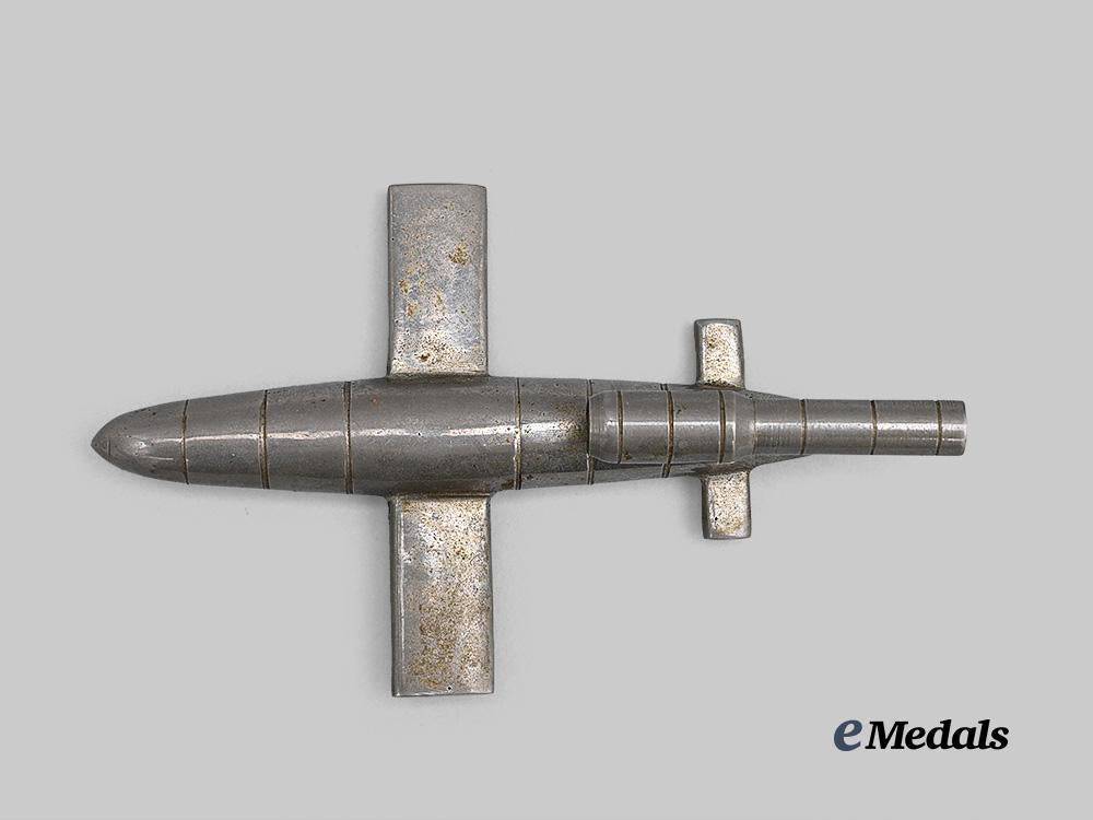 united_kingdom._a_wartime_model_of_the_v1_flying_bomb_e_medals__g_b8545_2