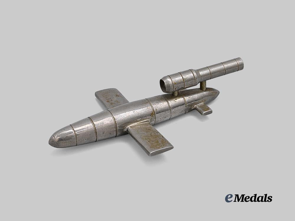 united_kingdom._a_wartime_model_of_the_v1_flying_bomb_e_medals__g_b8545_3