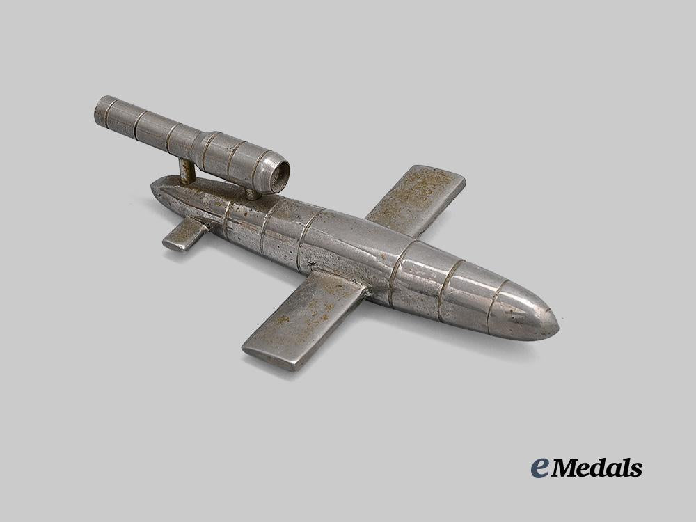 united_kingdom._a_wartime_model_of_the_v1_flying_bomb_e_medals__g_b8545_4