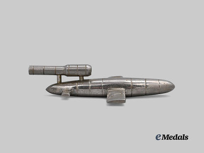 united_kingdom._a_wartime_model_of_the_v1_flying_bomb_e_medals__g_b8545_5