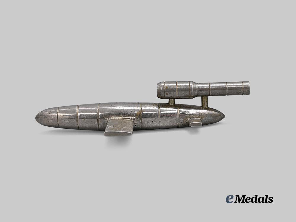 united_kingdom._a_wartime_model_of_the_v1_flying_bomb_e_medals__g_b8545_6