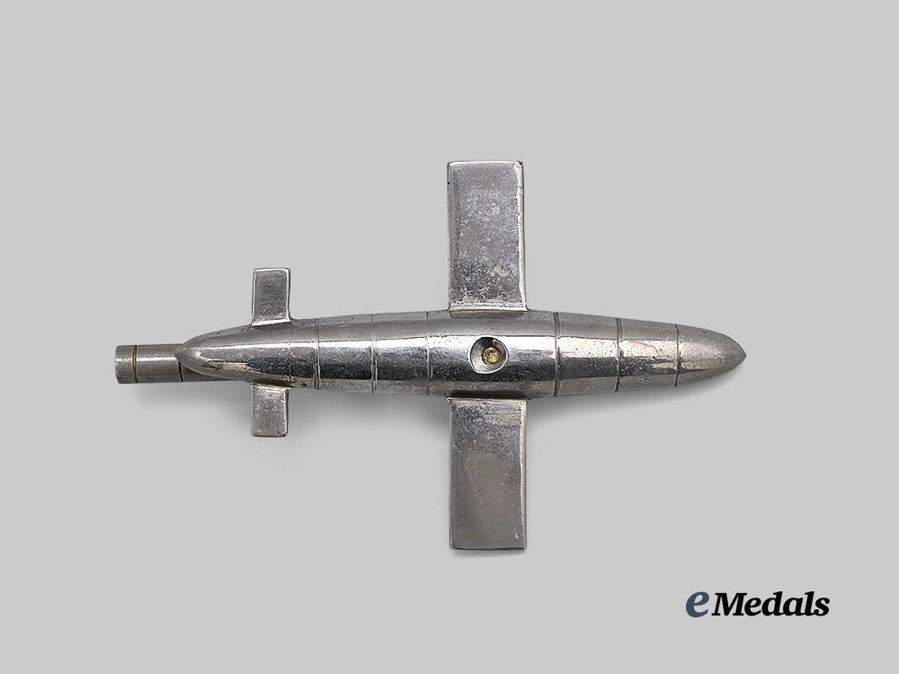 united_kingdom._a_wartime_model_of_the_v1_flying_bomb_e_medals__g_b8545_7