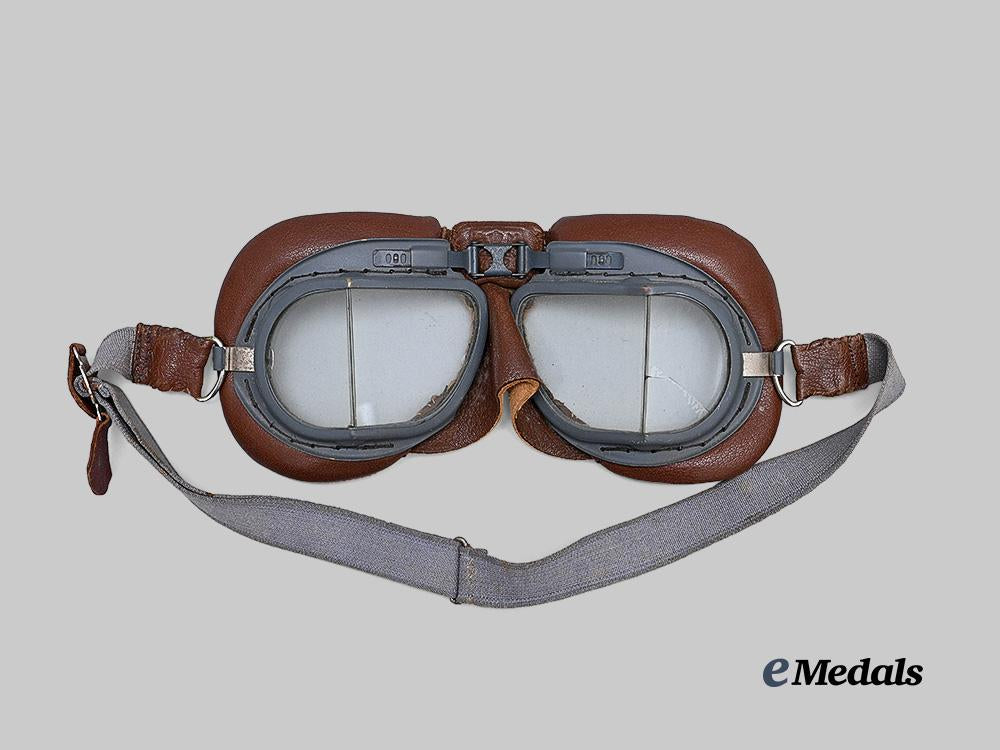 united_kingdom._a_type_c_flying_helmet_with_e_medals__g_b8549_10