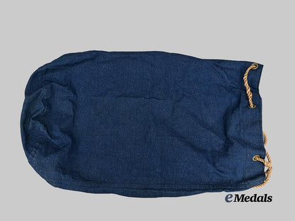 united_kingdom._a_superb_royal_navy_kit_bag_with_u-_boat_imagery_e_medals__g_b8554_4