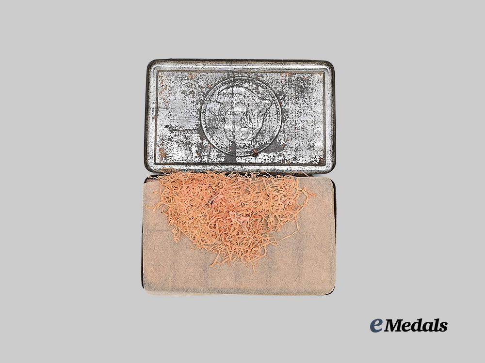 united_kingdom._a_boer_war_chocolate_tin,_complete_with_original_chocolate,1900_e_medals__g_b8560_3